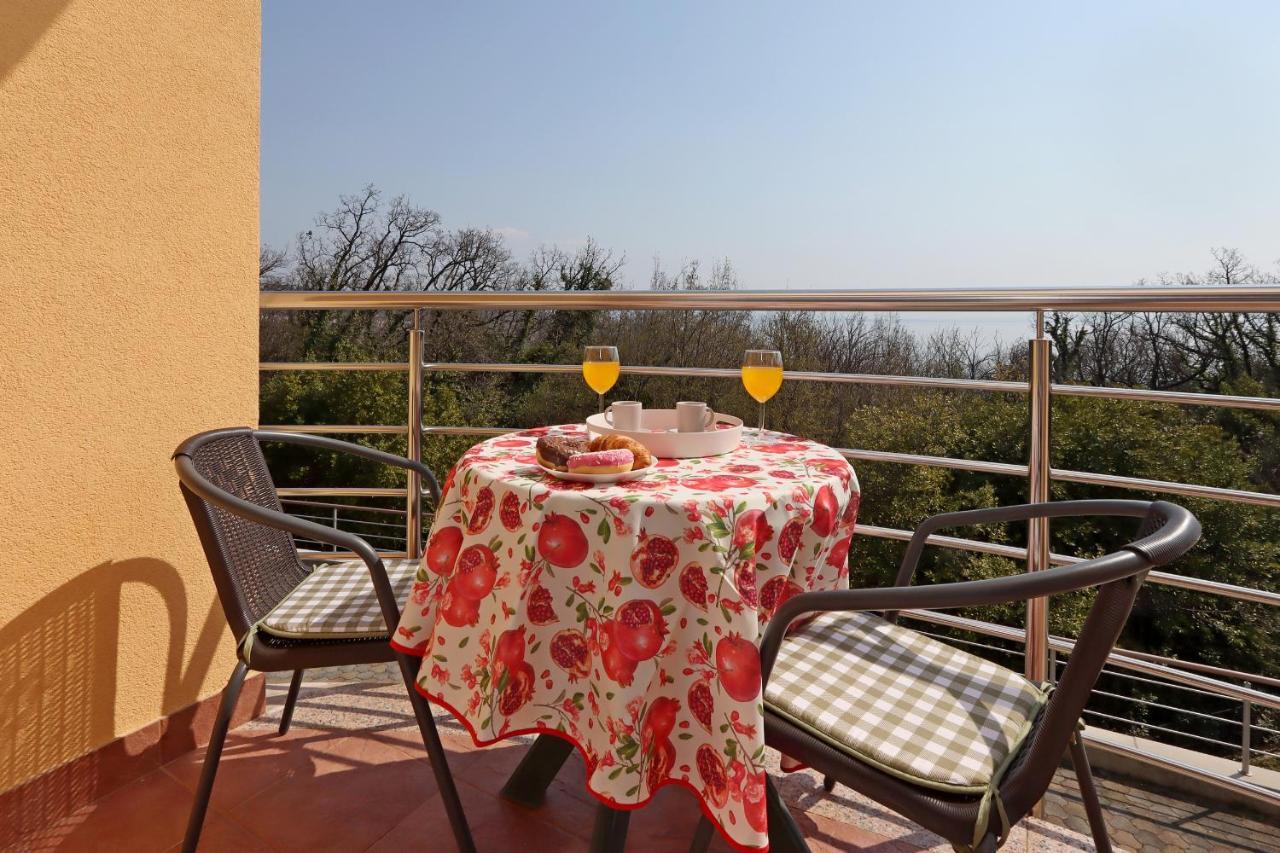 Starry Night - Smart Tv, Extra Big Bed, Big Bathtub, Private Parking, Sea View, Wifi, 2Bedrooms Volosko Zewnętrze zdjęcie
