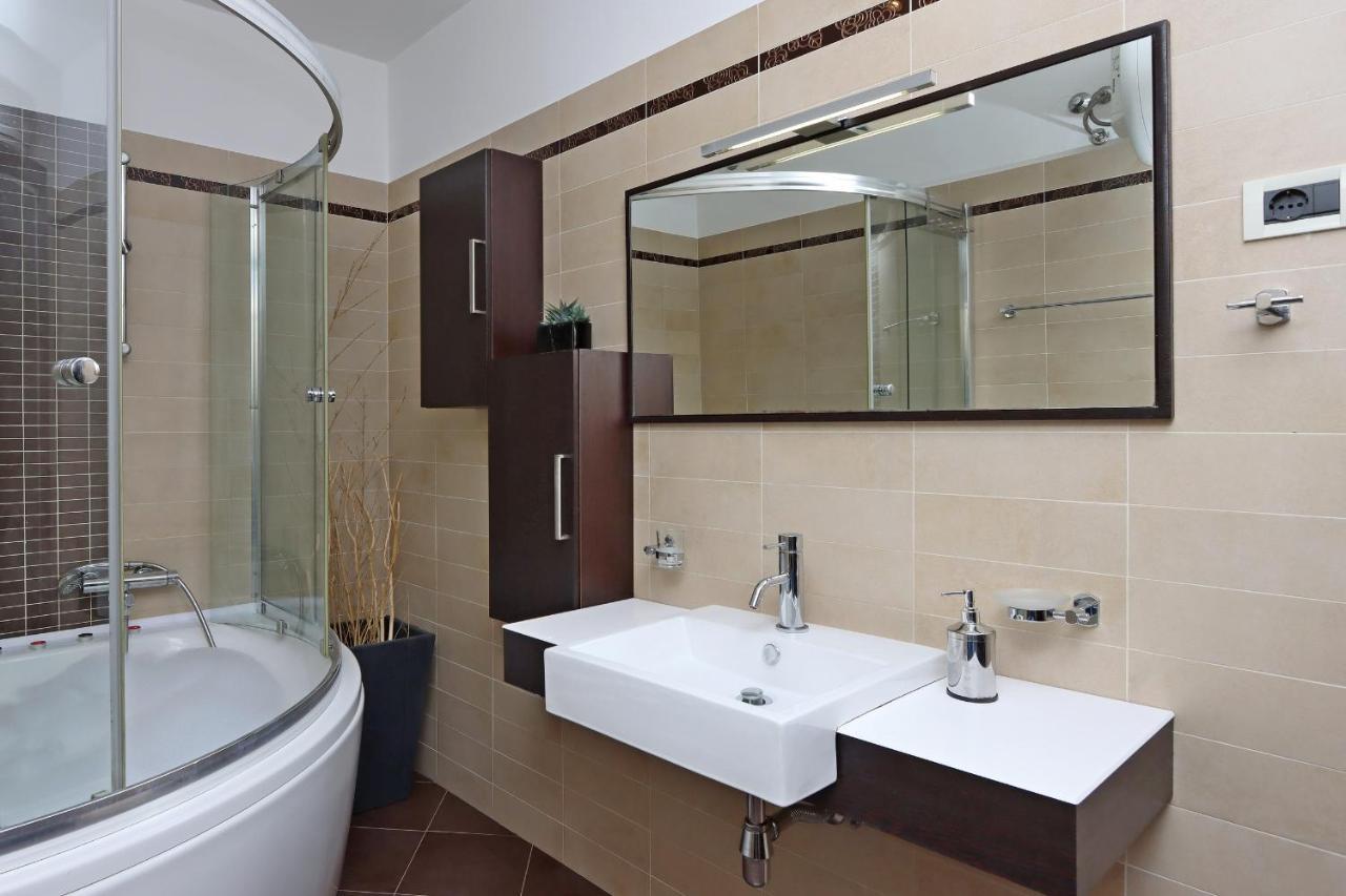 Starry Night - Smart Tv, Extra Big Bed, Big Bathtub, Private Parking, Sea View, Wifi, 2Bedrooms Volosko Zewnętrze zdjęcie
